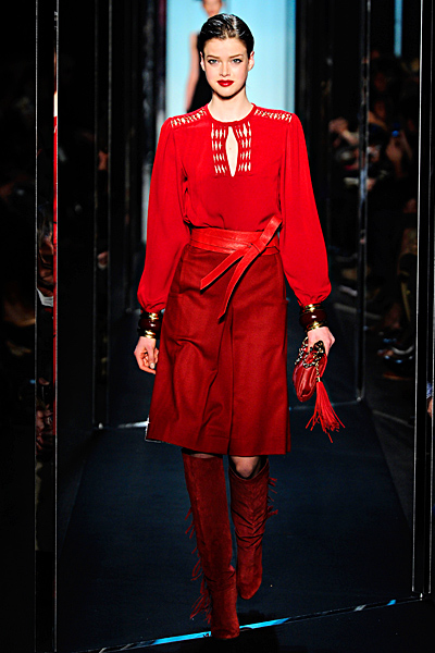 Червена пола с висока талия и червена блуза Есен-Зима 2011 Diane von Furstenberg
