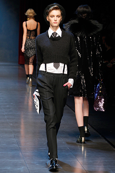 Черен панталон и къс пуловер Есен-Зима 2011 Dolce and Gabbana