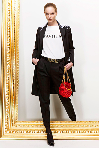 Панталон с дължина 7/8 с брич и черно сако Предесенна колекция Moschino 2011