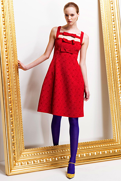 Червена рокля с презрамки Предесенна колекция Moschino 2011