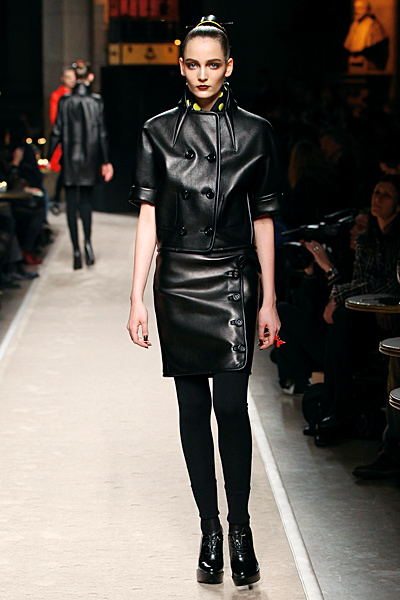 Комплект пола и сако с копчета Есен-Зима 2011 Loewe