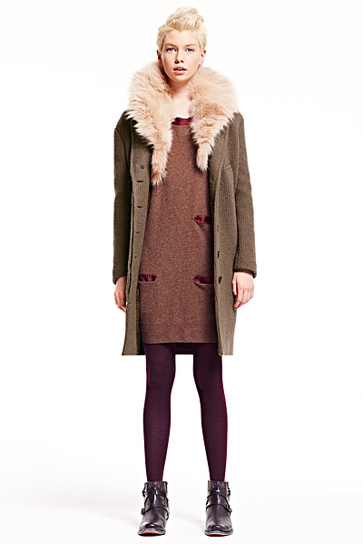 Бежова рокля и палто с кожена яка See Есен-Зима 2011 от Chloe