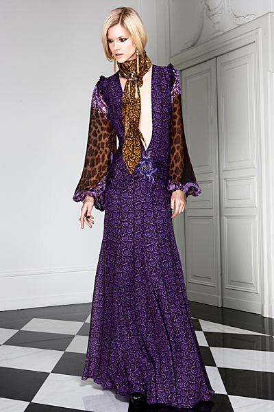 Дълга рокля с дълбоко деколте Предесенна колекция Versace 2011