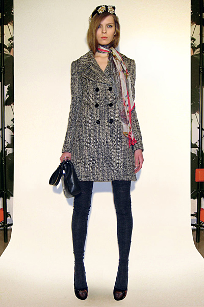 Двуредо палто Предесенна колекция Dolce and Gabbana 2011