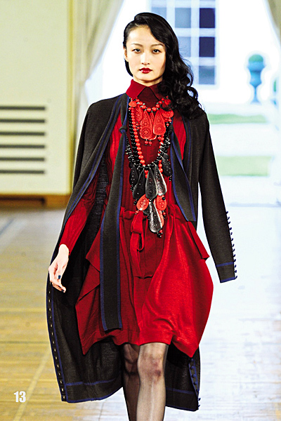 Червена рокля с колан Есен-Зима 2011 Alexis Mabille