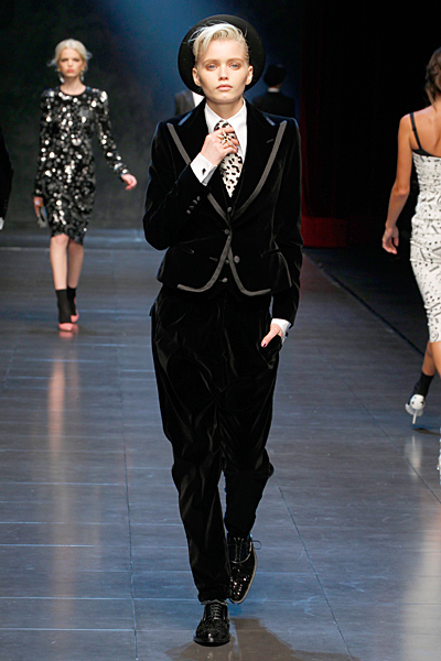 Костюм сако и панталон кадифе ретро Есен-Зима 2011 Dolce and Gabbana