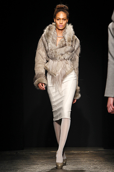 Късо палто с кожа асиметрично Есен-Зима 2011 от Donna Karan