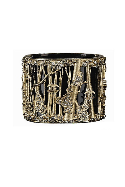Черна гривна широка с повърхност от златисти орнаменти Chanel за есен и зима 2011