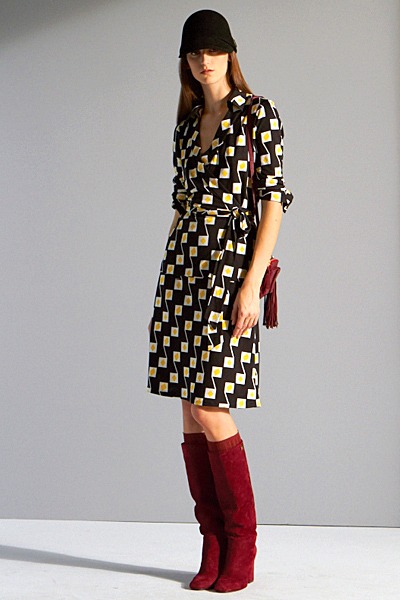 Тъмно кафява рокля на жълти квадрати Предесенна колекция на Diane von Furstenberg 2011