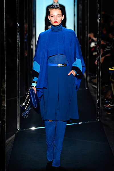 Синя пола, син пуловер и жилетка Есен-Зима 2011 Diane von Furstenberg