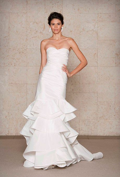 Сватбена рокля тип русалка с волани  Oscar de la Renta Есен 2011