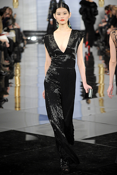 Блестяща дълга черна рокля с остро деколте Есен-Зима 2011 Ralph Lauren