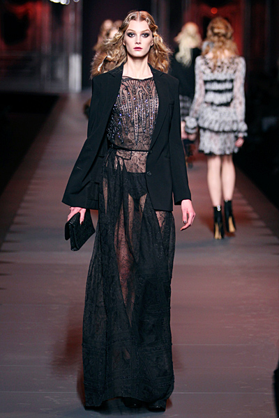 Дълга черна полупрозрачна рокля и сако Dior Есен-Зима 2011