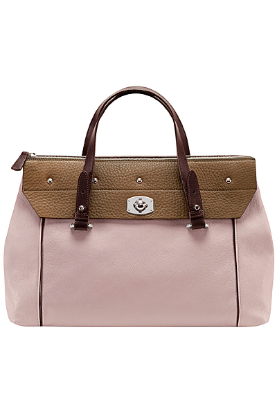 Стилна чанта в бледо розово кожа с капак Furla Есен-Зима 2011