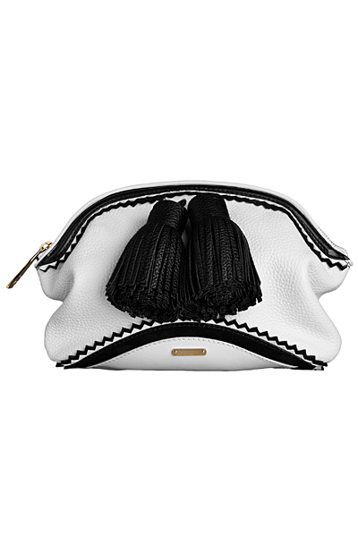 Малка чанта през дръжки бяла с черни пискюли Burberry Есен-Зима 2011