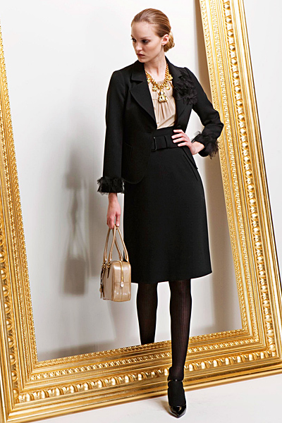 Права пола с висока талия и късо сако Предесенна колекция Moschino 2011
