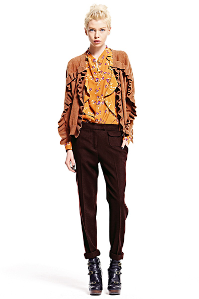 Кафяв панталон с ръб тесен, риза и жилетка See Есен-Зима 2011 от Chloe