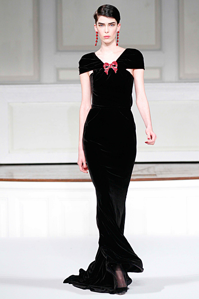 Елегантна черна рокля с панделка Есен-Зима 2011 Oscar de la Renta