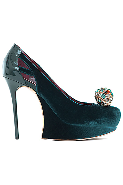 Високи обувки с декоративно бижу Nina Ricci Есен-Зима 2011