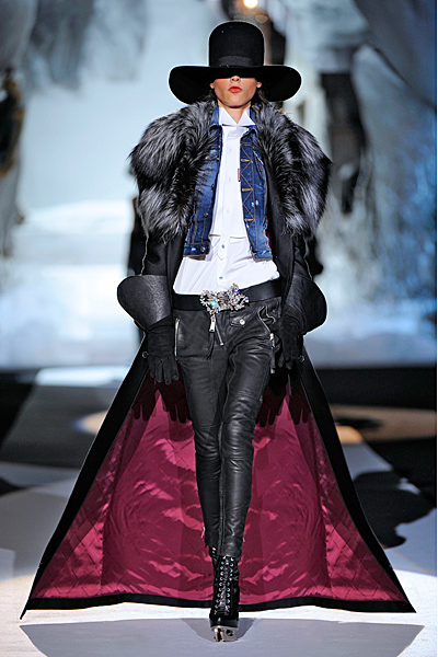 Панталон с ниска талия и дълго палто с пухена яка Есен-Зима 2011 Dsquared2