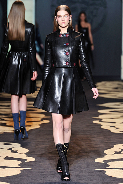 Разкроена пола и сако от кожа Есен-Зима 2011 Versace