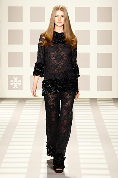 Панталон и блуза с ефектна черна дантела Tory Burch Есен-Зима 2011