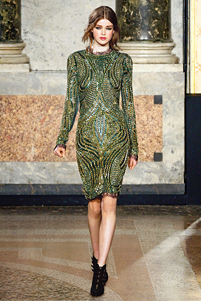 Ефектна зелена рокля с декорации Еmilio Pucci Есен-Зима 2011