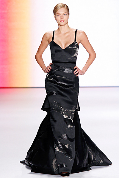 Вечерна черна рокля с презрамки Carolina Herrera Есен-Зима 2011 
