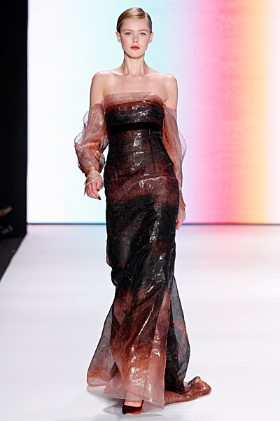 Рокля без рамене в преливащи цветове Carolina Herrera Есен-Зима 2011 