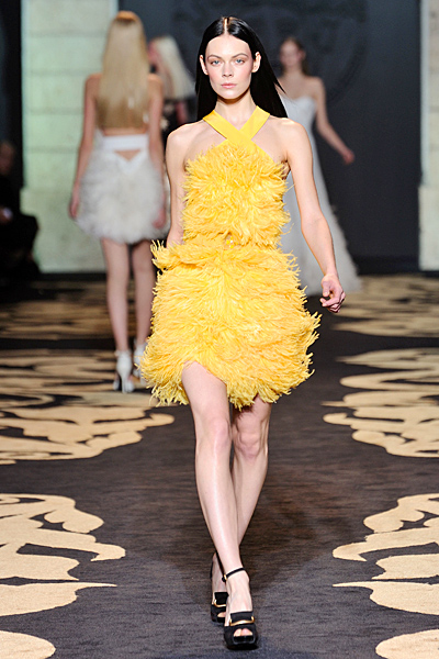 Коктейлна къса рокля жълта Есен-Зима 2011 Versace
