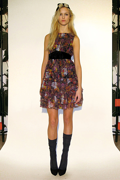 Флорална рокля пастелни цветове Предесенна колекция Dolce and Gabbana 2011