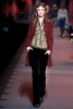 Панталон кадифе, бежова блуза и червен тренчкоут Dior Есен-Зима 2011