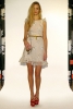 Бежова рокля без ръкави с цветя Предесенна колекция Dolce and Gabbana 2011