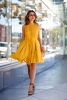 Лято в жълто: Неустоими модни комбинации за лято 2018 (Снимки)