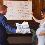 Тук двойката решава как да кръсти нероденото си дете