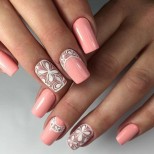 дантелен розов маникюр