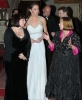 Кейт Мидълтън в дълга бяла рокля