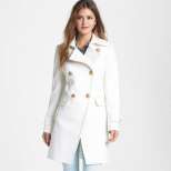 Красиво бяло палто