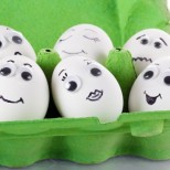 Рисувани яйца лица за Великден