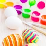 Боядисване на яйца с акрилни бои 