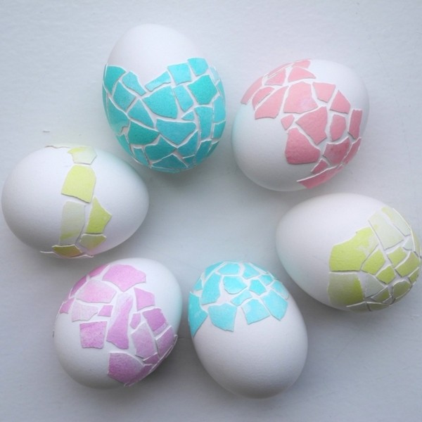 Декориране на Великденски яйца с черупки