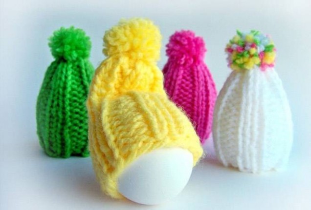 Декориране на яйца с плетени шапки