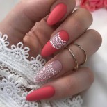 дантелен коралов маникюр