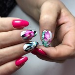 маникюр с изящни цветя