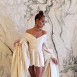 Селин Дион кремава рокля