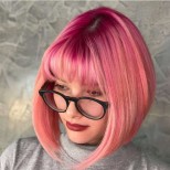 каре на розова коса