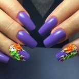 лилав маникюр с релефни цветя