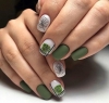 къси нокти в зелено