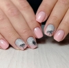 сиво и розово на къси нокти