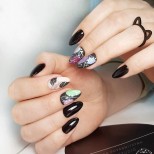 маникюр в черно с изящни детайли